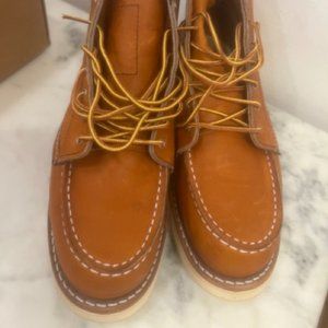 NIB & NWT Women's Red Wing Moc Toe Boots, size 8